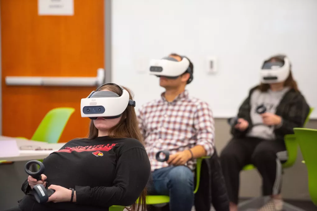 Students in a german class in the TILL using virtual reality hardware