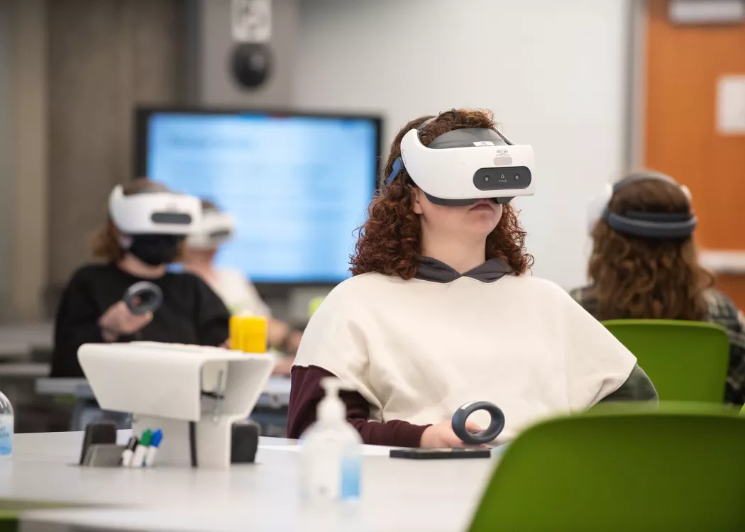 Students in a german class in the TILL using virtual reality hardware