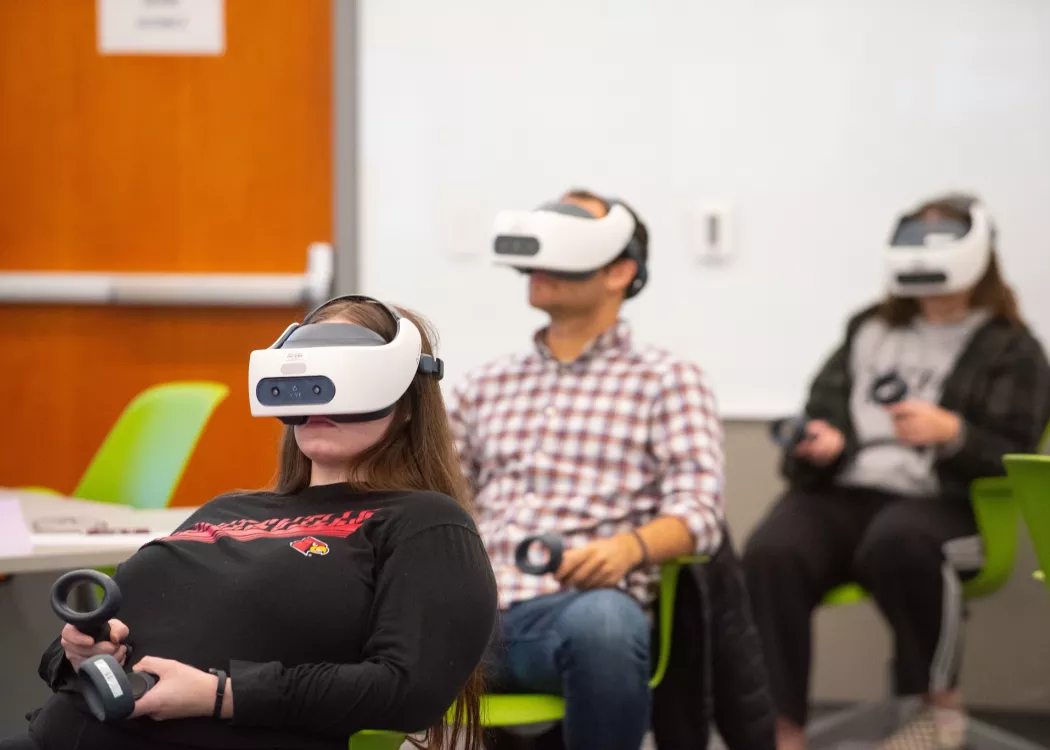 Students in a german class in the TILL using virtual reality hardware